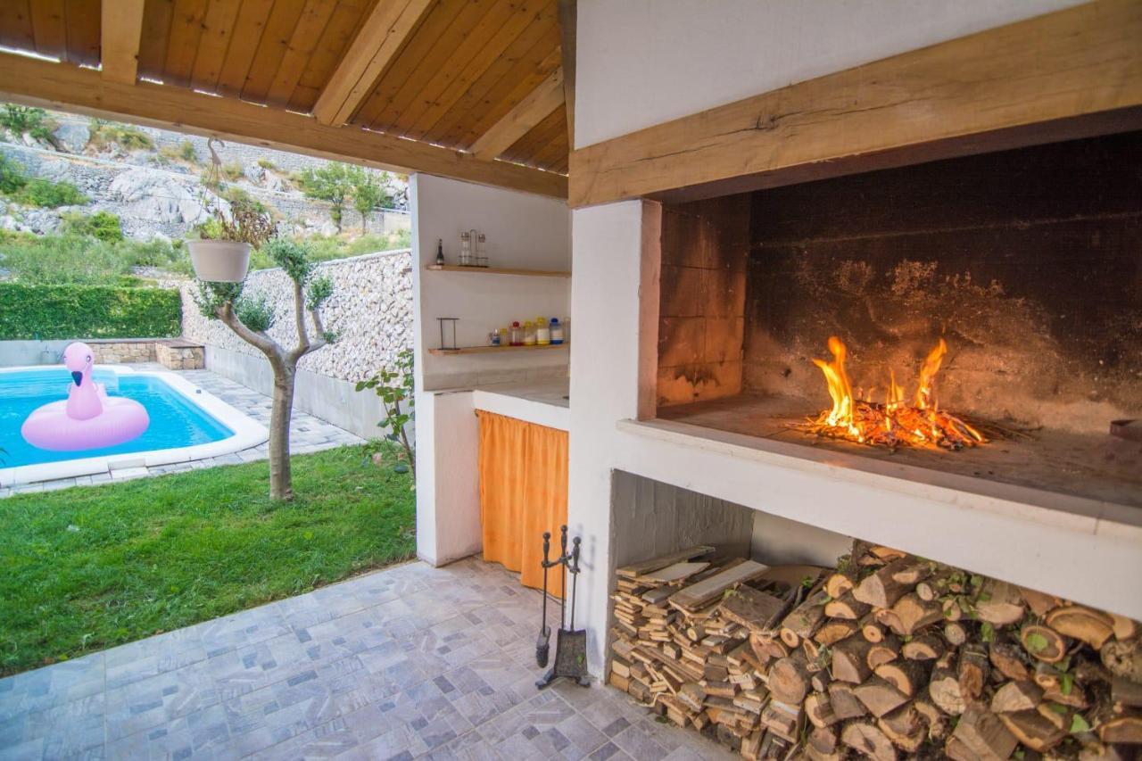 Village Holiday Apartman With Heated Pool Maslina Kostanje Buitenkant foto