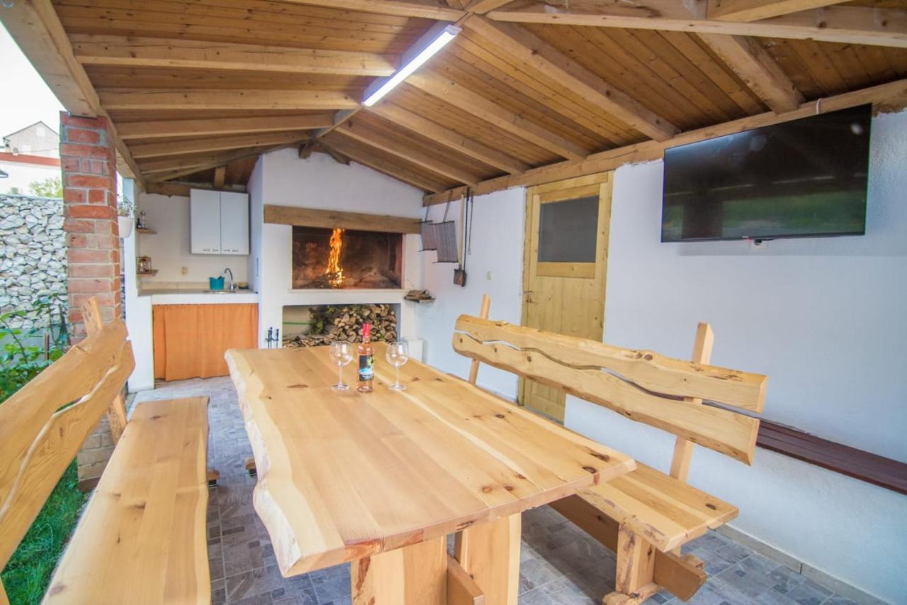 Village Holiday Apartman With Heated Pool Maslina Kostanje Buitenkant foto