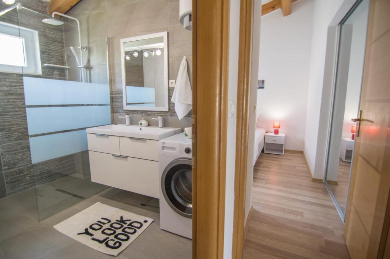 Village Holiday Apartman With Heated Pool Maslina Kostanje Buitenkant foto