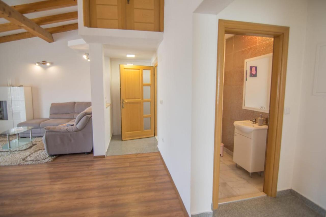 Village Holiday Apartman With Heated Pool Maslina Kostanje Buitenkant foto