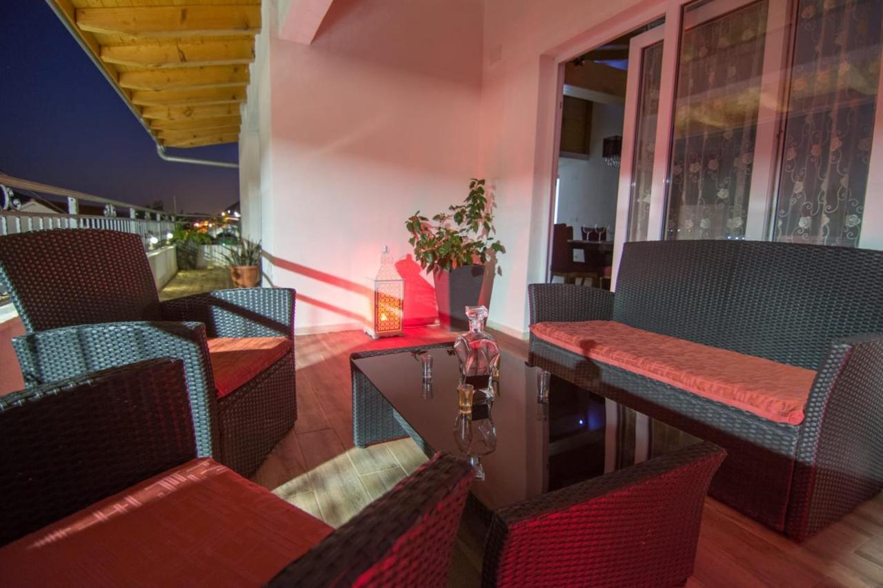 Village Holiday Apartman With Heated Pool Maslina Kostanje Buitenkant foto